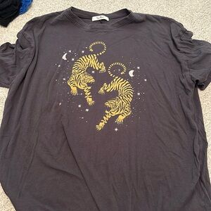 Tres Bien tiger tee M